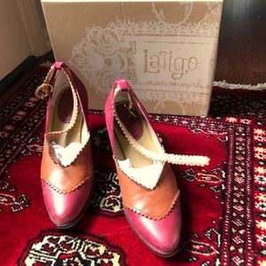 Sundance Latigo Scalloped Rose & Tan Leather & Suede Heels, Size 8
